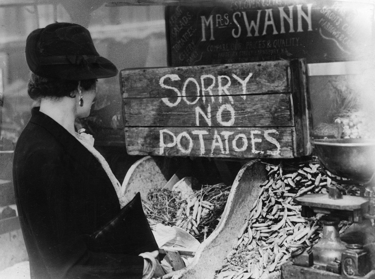 WHAT?? NO POTATOES??

Join us this Saturday for a very special #rationing tour of the Victoria Tunnel- followed by a scrumptious black market #afternoontea in the Hotel Du Vin..
Priced at £41.50 for two.
eventbrite.co.uk/e/tea-and-tunn…

#dosomethingdifferent #guidedtour