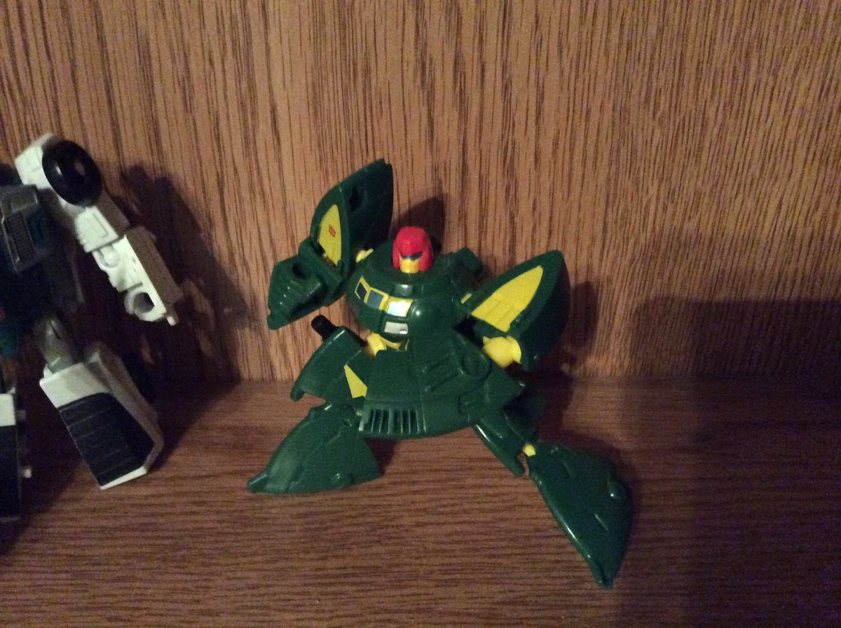 AllsparkKey's tweet image. //Legends Class Cosmos rules.

And yes that’s tailgate nearby