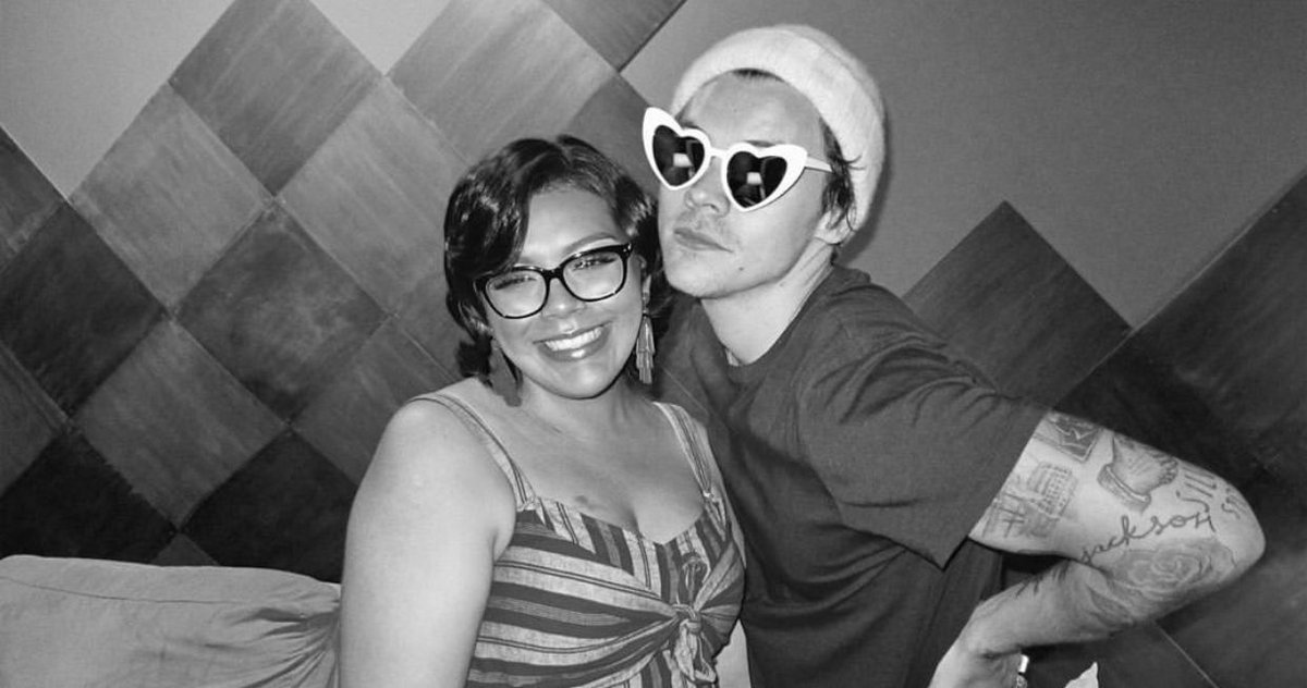 THWKUpdates's tweet image. Well, we’re certainly all heart eyes over here 😍

Here’s Harry with the lovely Jessica, at the Make a Wish event in LA last month.

📸: ©️ hoodsnroses on IG

✌🏻💚