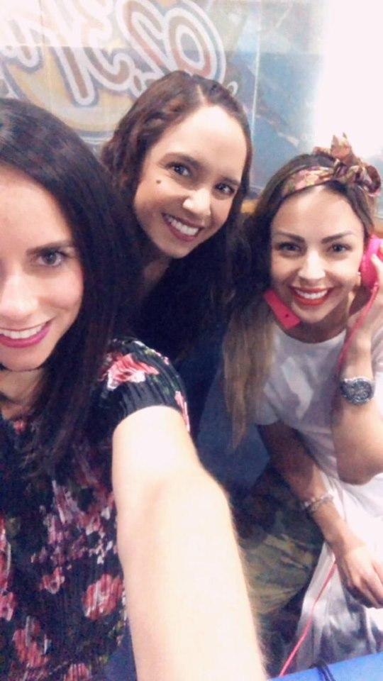 FiestaMex923's tweet photo. #DeFiestaContigo #ParDeReynas @MyriamOficial1 y Rocío Barragán Michel #LaChiquilla... tema de hoy... ¿cómo educar a nuestros hijos? HOY #amimeeducaron... invitada de, Karla Baturoni, Licenciada en Educación
#FiestaMexicana
#SiempreTeAcompaña
#TodoElDía https://t.co/vY7P7rj3tO
