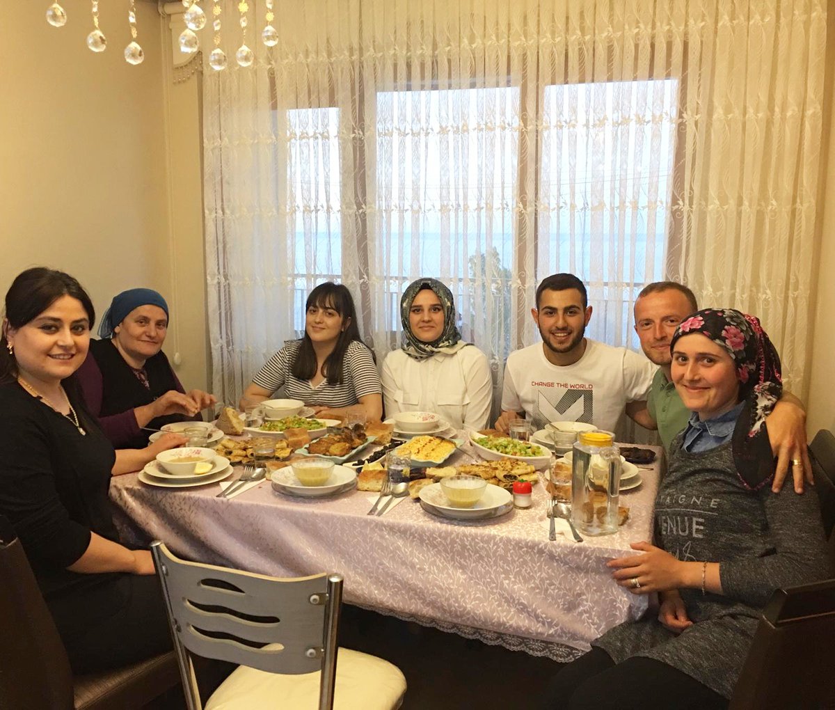 Aydocuk's tweet photo. Dostlar Meclisi 😉
#Güzel #Ayın #Güzel #İnsanları #Sofralarınızdan #Bereket #Kalplerinizden #İman #Işığı #Asla #Eksilmesin #İftarımızı #Allah #Kabul #Etsin . ✋👍👌 #AyDo... https://t.co/N0piPW8ZeG