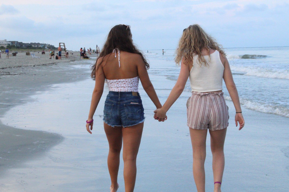 caroline_ross22's tweet photo. wishing my beautiful best friend the best birthday. amanda, thank you for being my soul sister and for always having the best times with me. i love you and our crazy memories more than you know. cannot wait to celebrate you 😘🥰💖🤩 @AmandaKruml https://t.co/Zahwp8XVR8