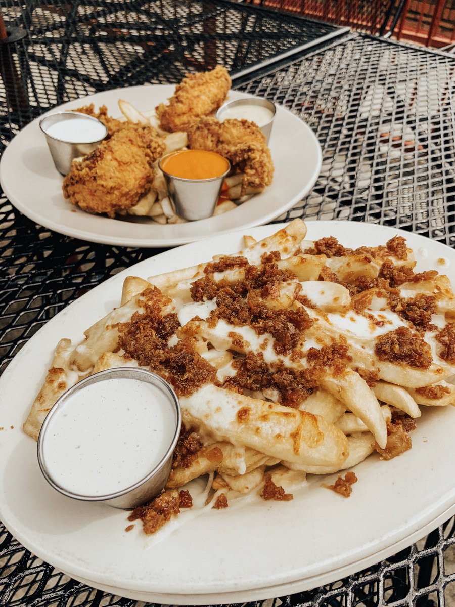 You can never go wrong with some delicious fried food. Join us for a meal and enjoy double liquor pours on well drinks, 2 for 1 bottled and draft beers and 9 oz. glasses of wine for a 5 oz. price from 4-6pm! #ilovemafs #mafiaozas #franklintn #factoryatfranklin #thursday