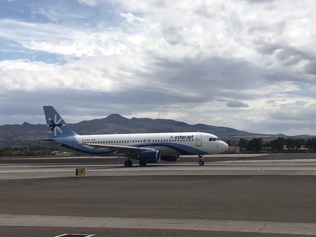 AirportOpsAdam's tweet photo. Fun with ground delay, part 2. @LASairport roll call: @AmericanAir @WestJet @SouthwestAir @VivaAerobus @interjet #Aviation #Airports #Airlines #Vegas #LAS #RollCall https://t.co/c34VRY4bU2
