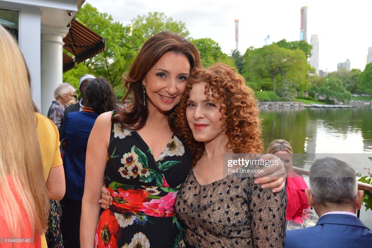 DMurphyOfficial's tweet photo. Thank you @UrbanStages 4 an unforgettable night celebrating #Womeninthearts🎭🎉What an honor 2receive the Lifetime Achievement Award alongw/genius artist #EdwinaSandys&amp;be presented w/the award by my friend&amp;hero @OfficialBPeters🌟😘Grateful 4such a fab night w/dear friends&amp;family! https://t.co/SPueBlhR9H