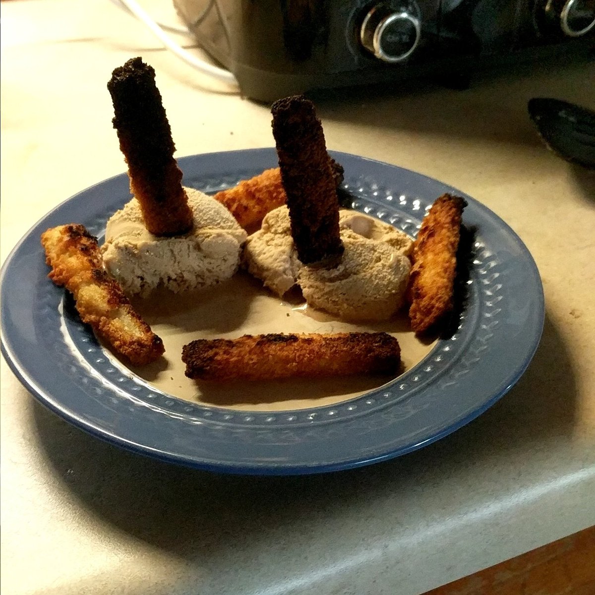 cregbuns's tweet photo. Fish sticks à la mode 👨‍🍳👨‍🍳👨‍🍳 https://t.co/8GIbVIJBYi