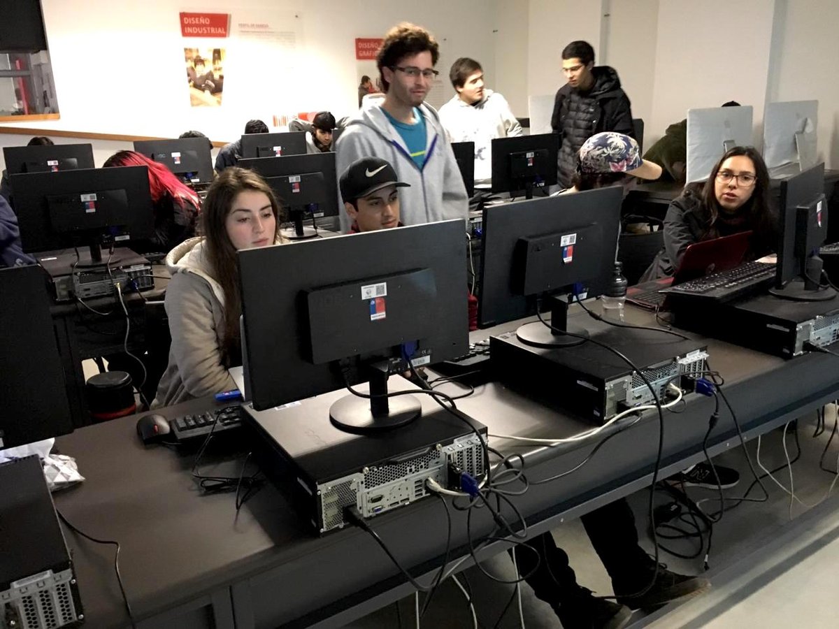 DIRITT_UCTemuco's tweet photo. Hoy nuestro gestor tecnológico, Felipe Muñoz, dictó taller a estudiantes de Arquitectura: "Innovación y emprendimiento, una oportunidad para La Araucanía". #Diritt #Innovación #Emprendimiento #Canvas https://t.co/RP4OdYkcIM