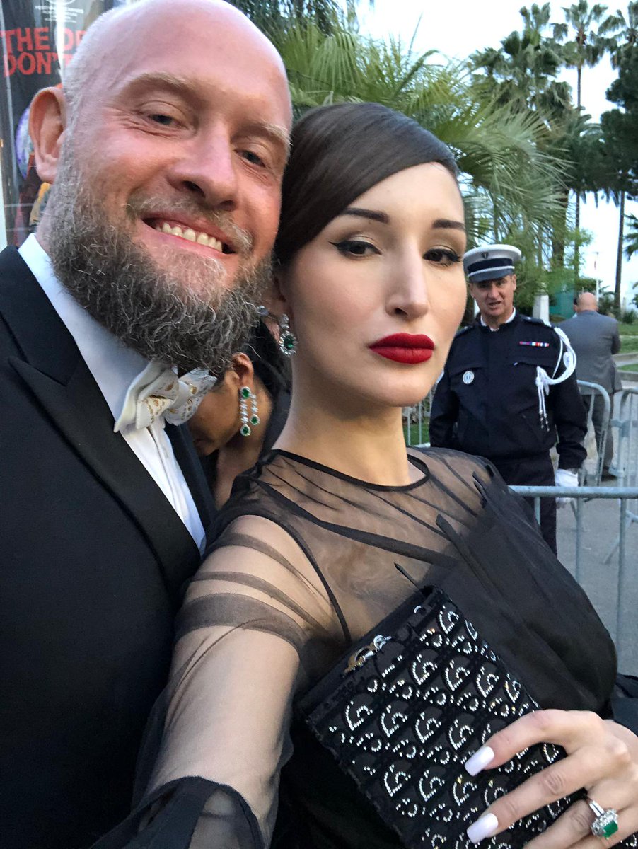 AgenceHouseOff's tweet image. Pour ce troisième jour, la compétition continue Sorry We Missed You, de Ken Loach. Selfie avant le Red Carpet #PatrickTomas #ElmiraMedins 
A 22h15 : “Sorry We Missed You”, de Ken Loach

#FIF #RedCarpet #Cannes #Cannes2019 #Festival