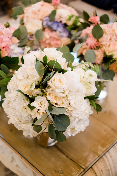 FoxtailCottage's tweet photo. Tasteful, colorful arrangements made with White Garden Roses, White and Local Blue Green Hydrangea, Ranunculus in Shades of Pink, and Hot Pink Tulips create a charming and inviting atmosphere.
Photographer: @88LoveStories 
Venue: @MountIdaFarm 
#weddings #florals #flowers https://t.co/0pc5NSjMWY