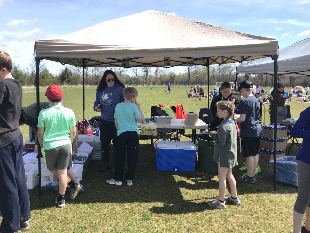 Southview_LDSB's tweet photo. So proud of our students, supportive families,  &amp; educators for pulling off an AMAZING track &amp; field day at #Southview! Positive sportsmanship, perseverance &amp; participation ruled the day! Way to go Lynx! #WeAreOne #LearnLaughLean #wellness #collaboration https://t.co/OPm21Of7R2