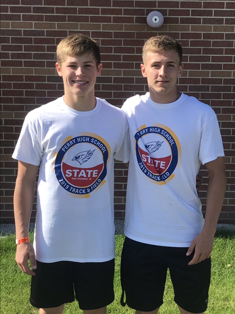 BluejayTrack's tweet image. Kaleb Olejniczak runs a PR time of 50.98 to place 12th in the 400! Kato Dougan runs an 11.76 to place 23rd in the 100 at today’s state Track Meet!
