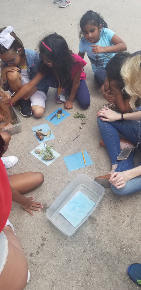kthurmondbhs's tweet photo. Learning doesn't stop at recess! :) Mixing a little science with art...🌞 #HESKindMinds #CFISDspirit https://t.co/SXBJaLwj0a