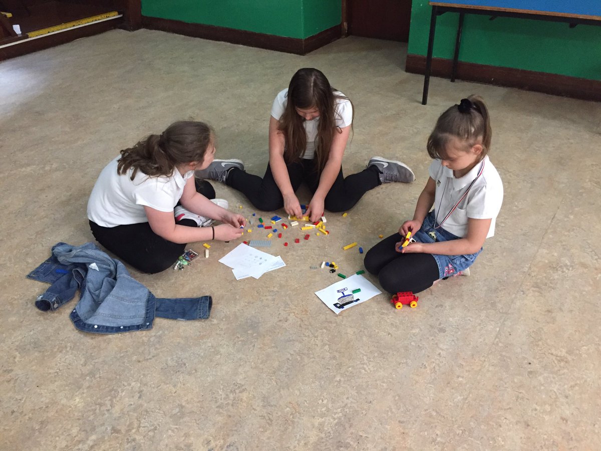MissNichols20's tweet photo. Buddy time! Last week we all drew a vehicle that we would like to make. This week we were constructing! https://t.co/gNEqunzs0u