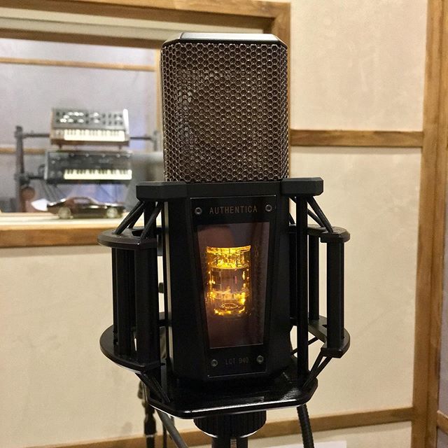 killerbass's tweet photo. Только вчера купил новый микрофон #lewittlct940 , а сегодня уже была сессия с тремя вокалистами, где он себя отлично проявил. Очень доволен апгрейдом. https://t.co/UwQNA67naf https://t.co/QvysIWEYBC