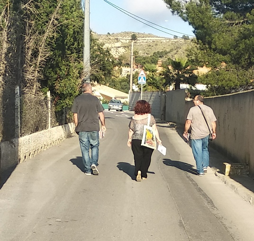 CompromisBusot's tweet image. 🔝Hui hem estat al carrer casa per casa🏠➡️🏠, porta per porta 🚪➡️🚪repartint el nostre programa ✨
Si encara no el tens🤚...no patixques promte t&apos;arribarà❕
👀Ves mirant la bústia📬😉
#CompromísPerBusot🌸
#UnCompromísImparable🚀
#ProgramaCompromis📄📬