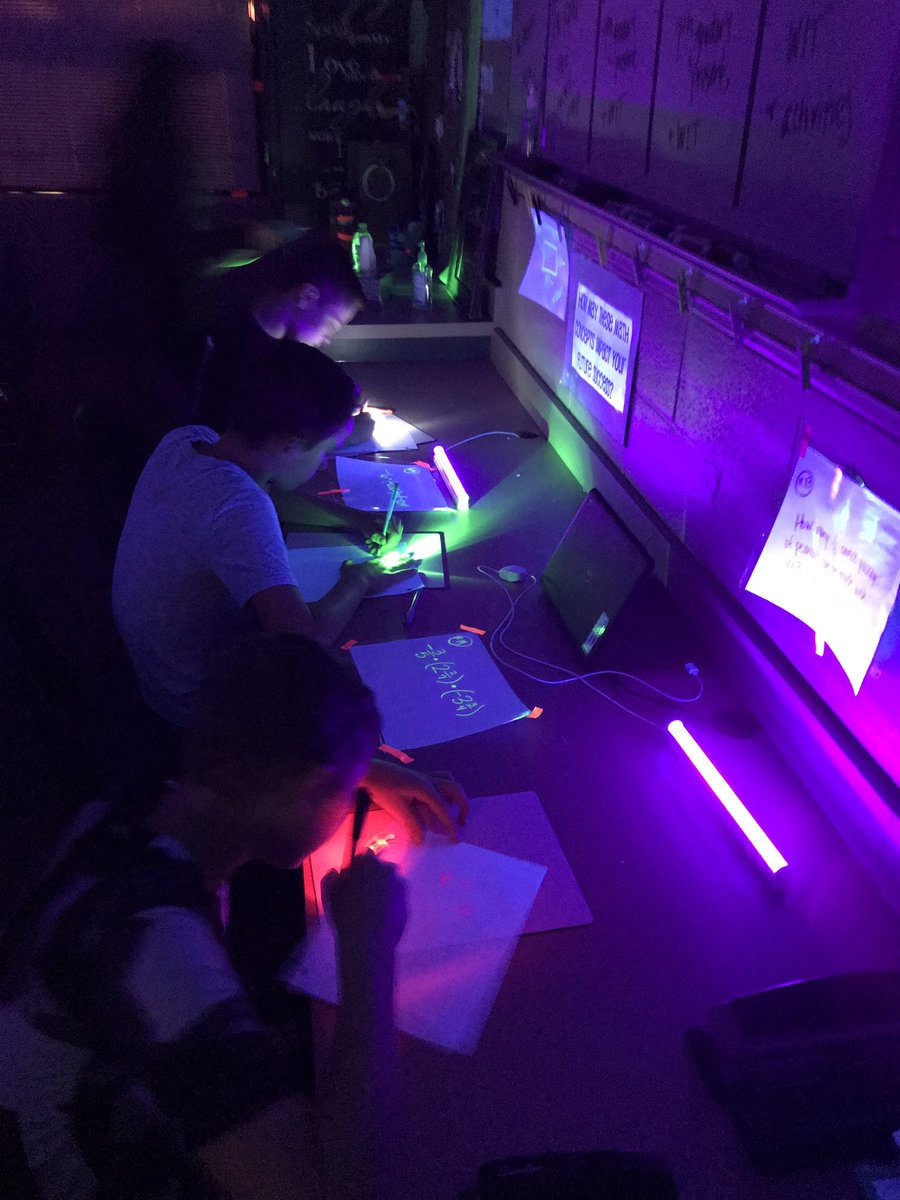 JRTittsworth's tweet photo. Black light review rocks! Thank you for the goods @sryanalr You rock too! https://t.co/aGFfd5g4M5