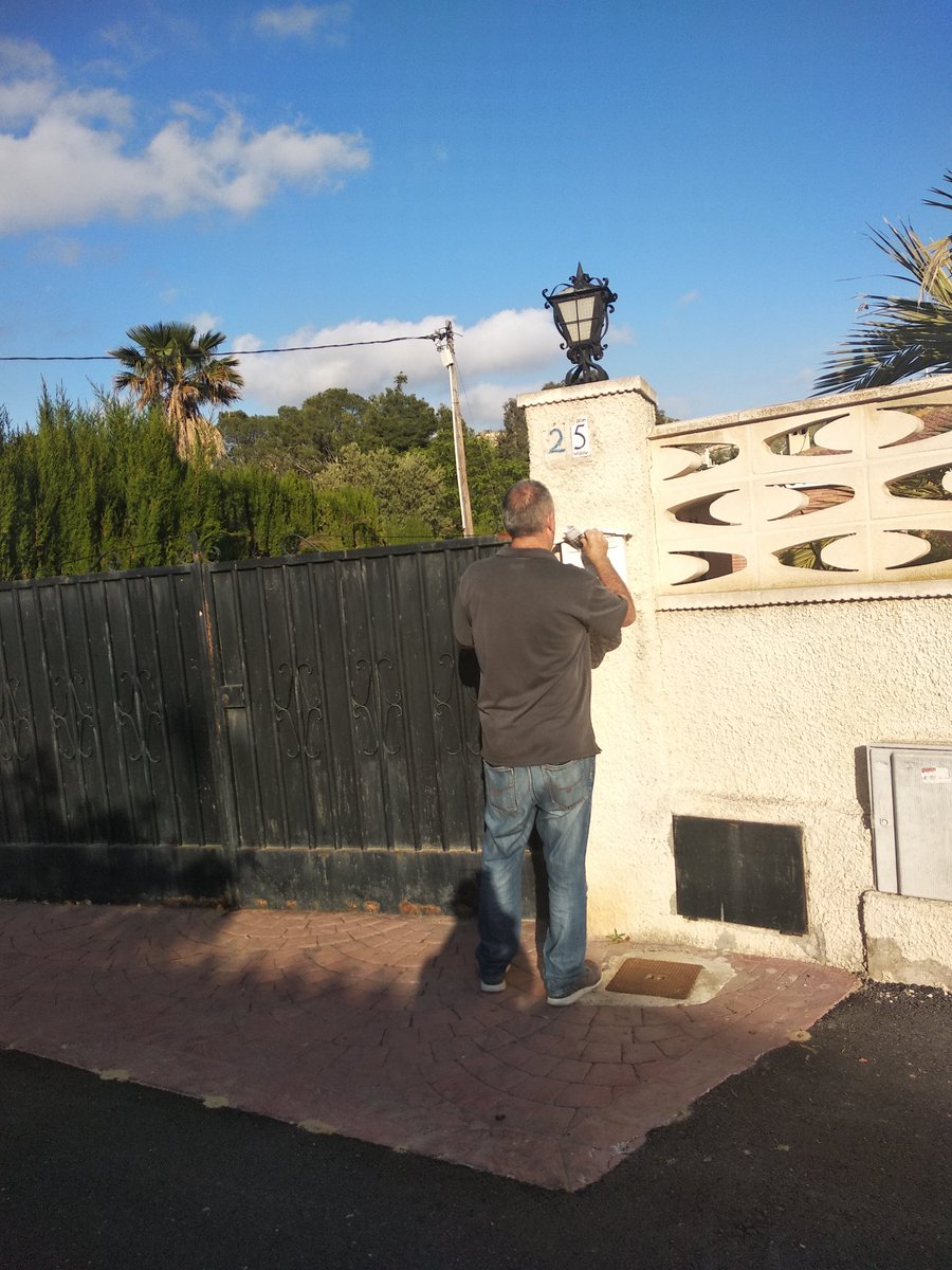 CompromisBusot's tweet image. 🔝Hui hem estat al carrer casa per casa🏠➡️🏠, porta per porta 🚪➡️🚪repartint el nostre programa ✨
Si encara no el tens🤚...no patixques promte t&apos;arribarà❕
👀Ves mirant la bústia📬😉
#CompromísPerBusot🌸
#UnCompromísImparable🚀
#ProgramaCompromis📄📬