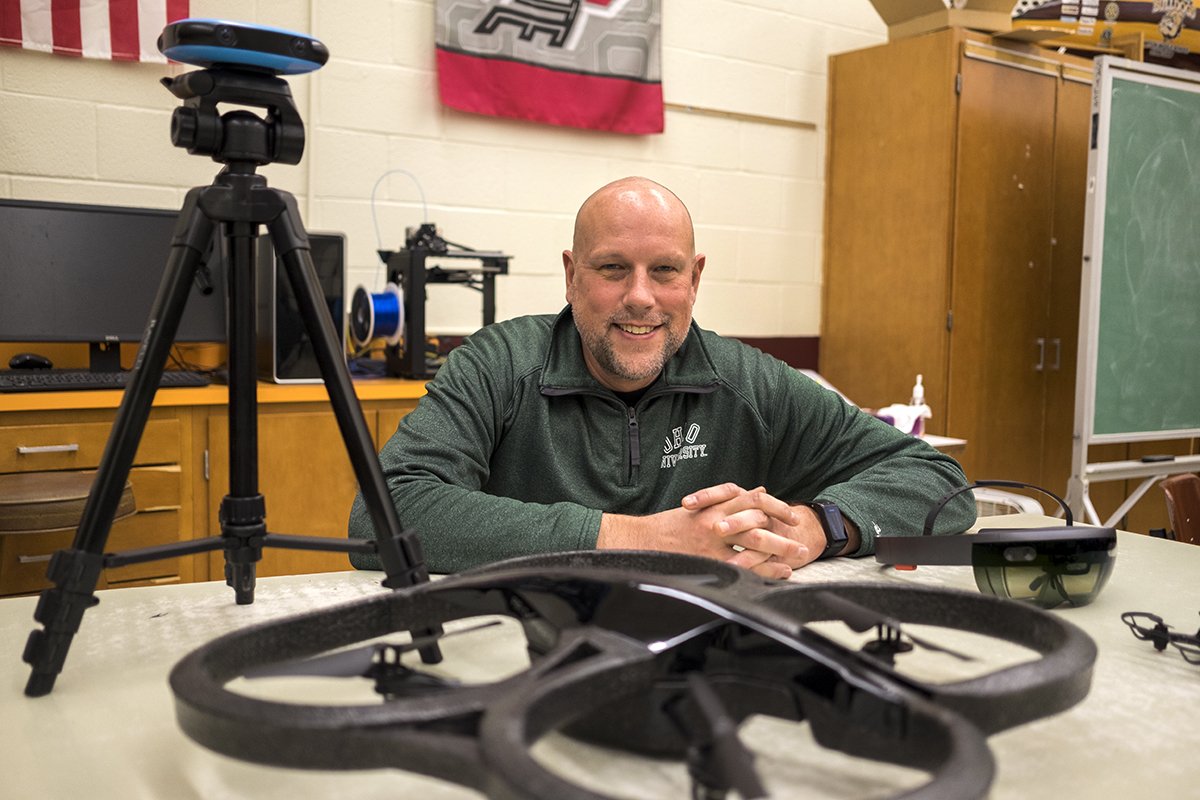 SMFSchools's tweet photo. Congratulations to Mr. Ternent, one of our own seventh grade teachers! He has been featured in Scholastic Teacher Magazine for his innovative and creative way to teach Kimpton students about engineering and design! Congratulations Mr. Ternent! #buildingbetterbulldogs #stowstars https://t.co/pOA9dxgH77