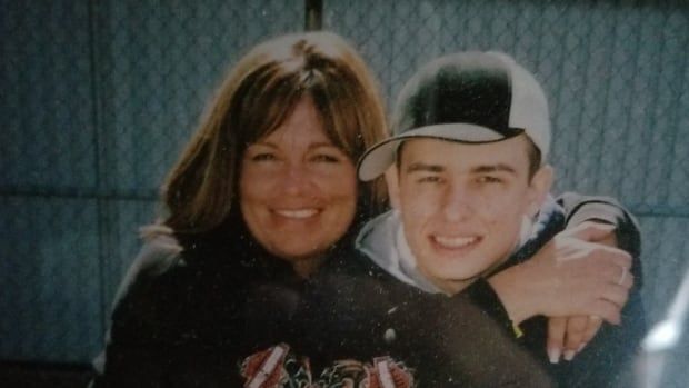 "Individuals don't 'choose' the disease of addiction any more than they 'choose' the disease of diabetes. Read one mother's story on how substance use disorder resulted in her son's death #EndTheStigma #LHSDelta
buff.ly/2Dv26Cy