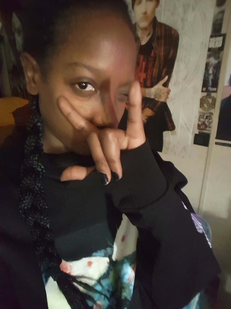 Nik_Scofield13's tweet image. #SweaterWeather #DropDeadClothing #IsThisATest 🖤🖤🖤