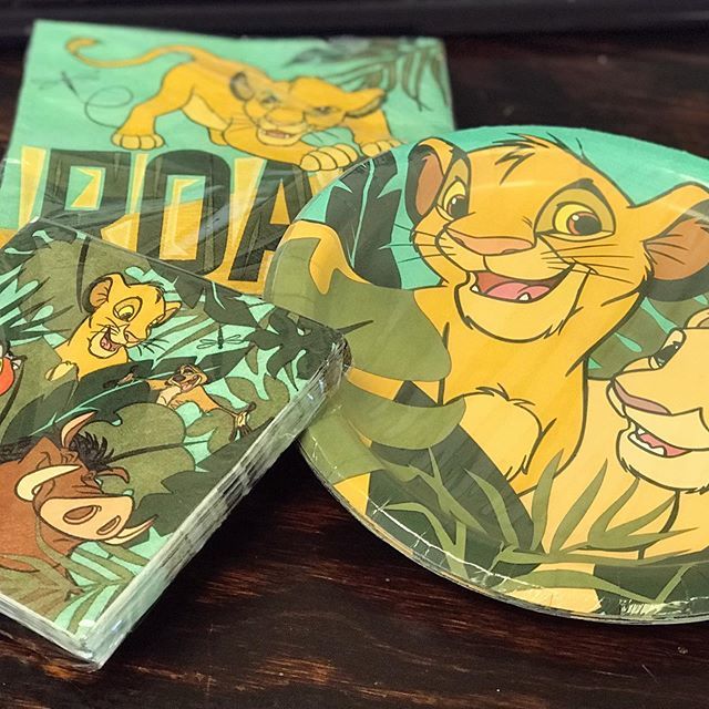 htfps's tweet image. 😭😭😭 Just listed these cuties and I cannot handle it! Simba and Nala are so cute! 😍 #lionking #simba #nala #disney #cute #waltdisney #htfps #hardtofindpartysupplies bit.ly/2HIgM2L