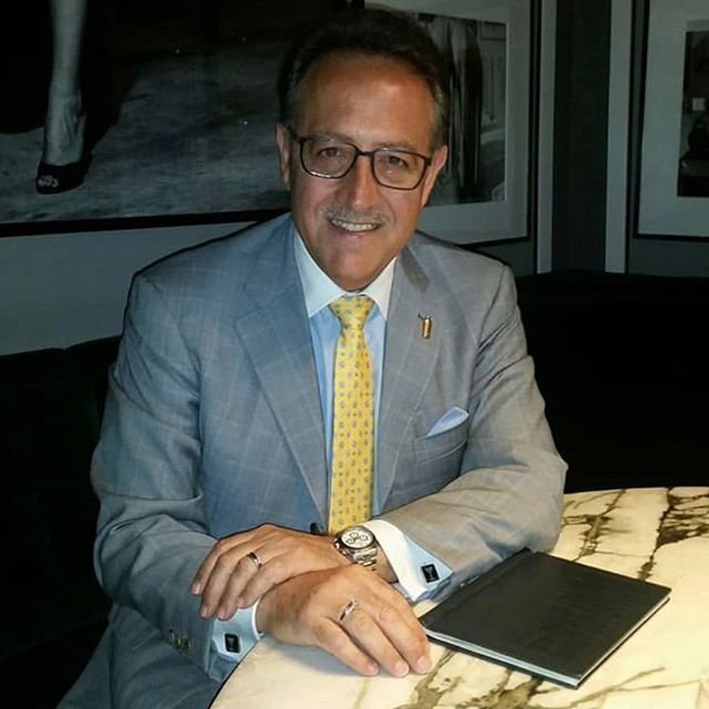 CocktailMaestro's tweet image. Our new #cocktailmenu @thedonovanbar is in the house come and try our new fantastic cocktails @browns_hotel @roccofortehotels .
#bartender #bartenders #bartenderlife #bartending #bar #bars #hotelbar #hotelbars #londonbar #mixology #mixologist #drink #dri… bit.ly/2WHJ1ol