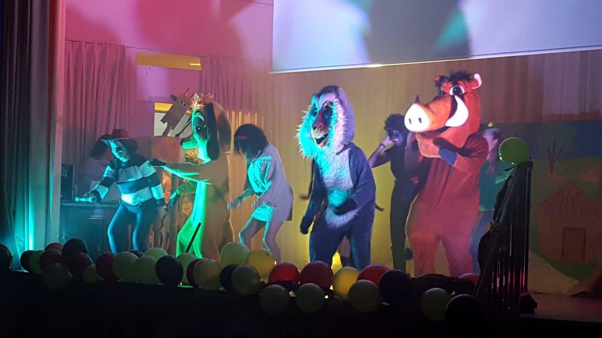 EscolapiosSoria's tweet photo. Os dejamos un pedazo del musical benéfico que se ha celebrado hoy en el cole... esperamos que os guste. https://t.co/lKkoE52uhf