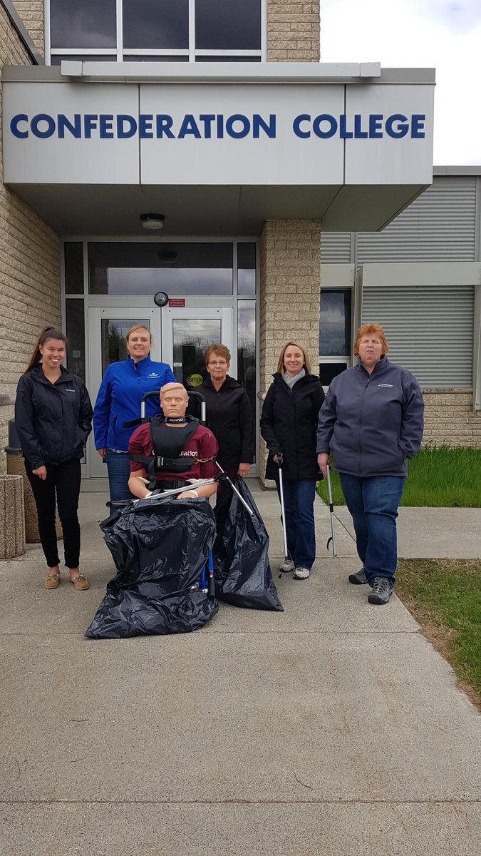 Confederation's tweet photo. Who knew picking up garbage could be so much fun? A big thank you to everyone who participated in Spring Up To Clean Up yesterday (and last week in the region) and made our campus grounds shine. 🌳🍃 #SpringUpTbay https://t.co/2YgpfPlojn