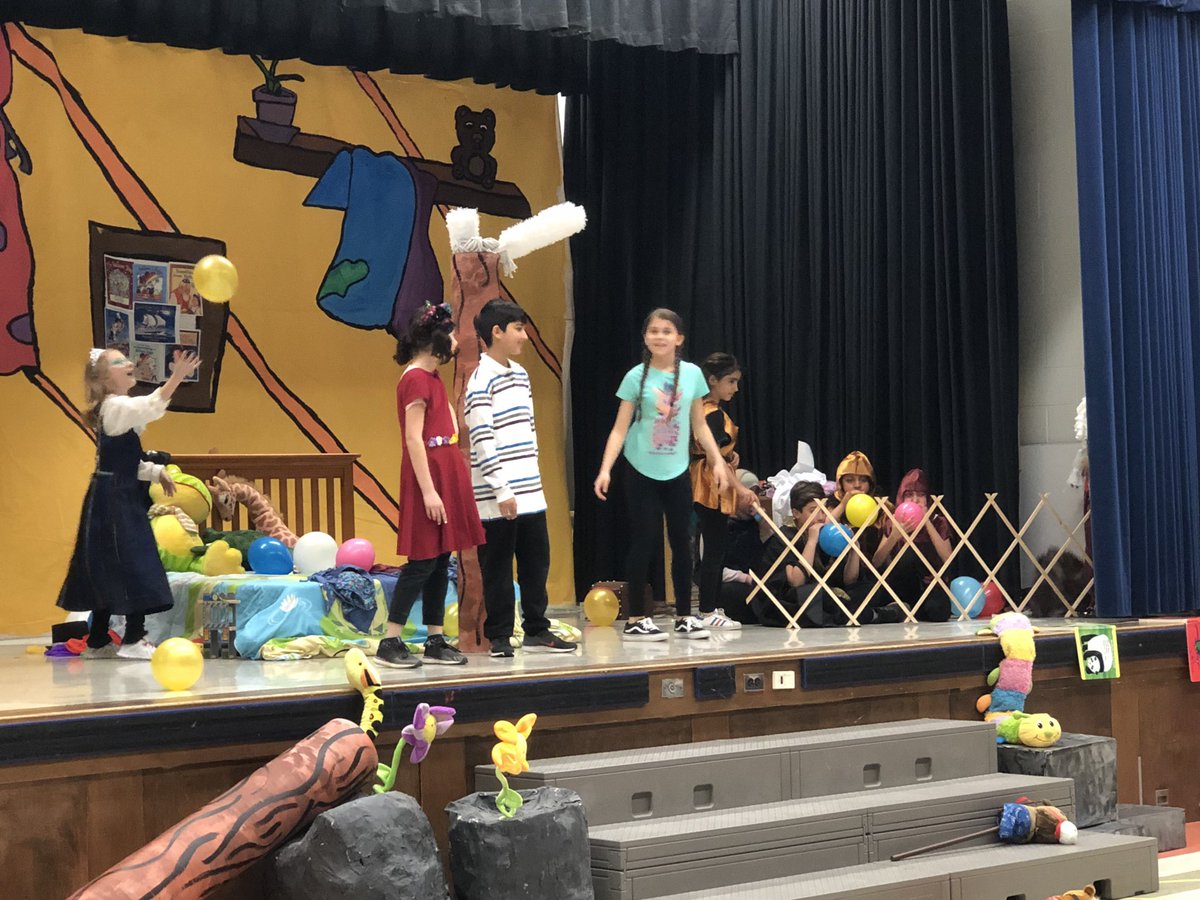 CashmereAvePS's tweet photo. “The Magical Stories of Jillian Jiggs” is onstage tonight and ready to go! Can you spot the Phoebe Gilman stories?! @PeelSchools #cashmerecomets #cometsparks https://t.co/EXUvor05tA