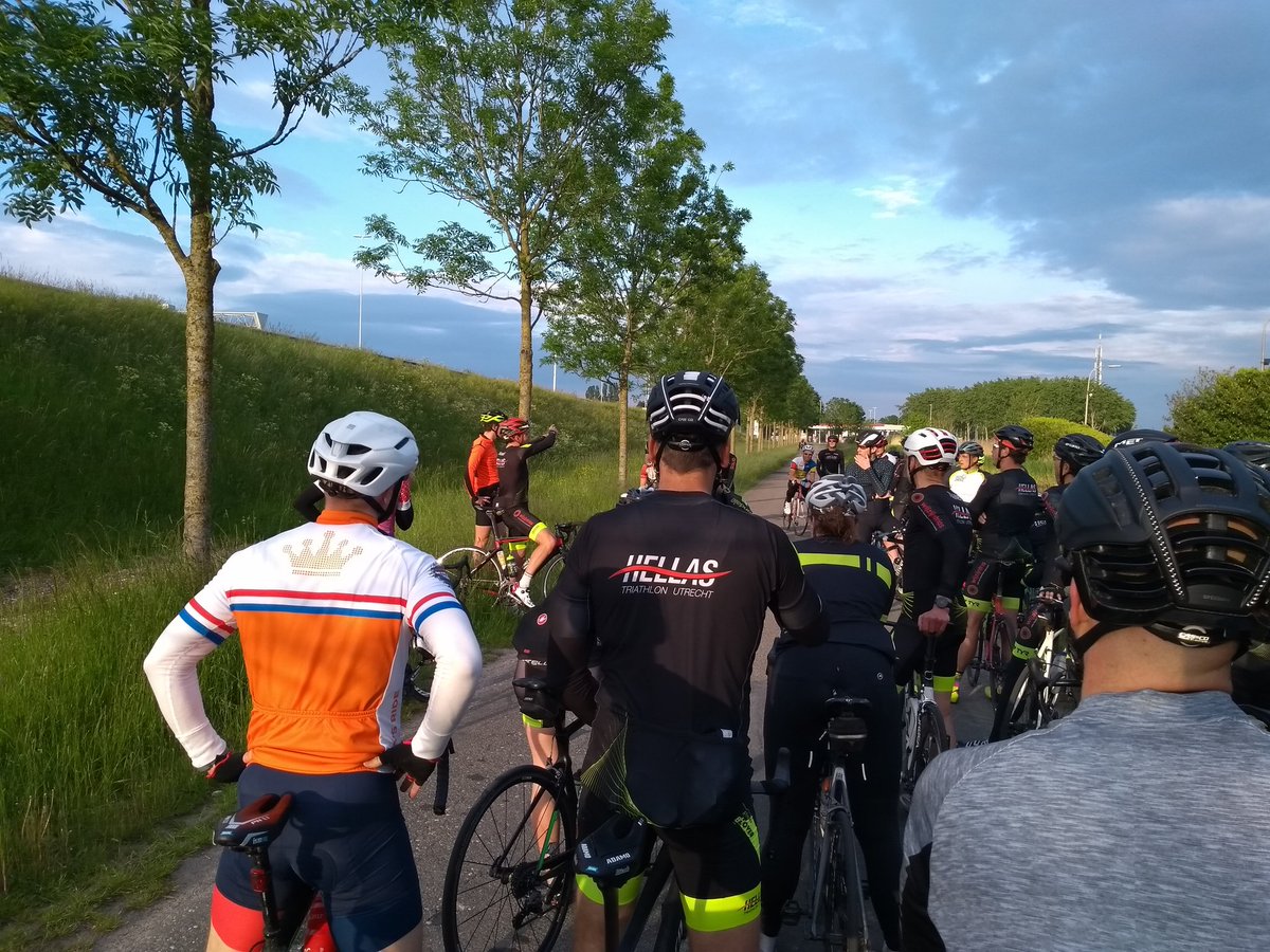 peter_kuin's tweet photo. Voorbereiding op het #superweekend @Teamcompetities TTT training van de #europeeskampioen #duatlon 7 verschillende teams van @hellastriathlon vanavond present #zinin @triathlonNL #almereDUIN https://t.co/7nVUQZdHJ5