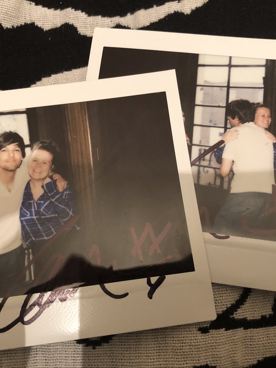 _saij_'s tweet photo. Watching #TwoOfUsVideo
Me: omg that’s the room we met him in
Me: omg that’s the piano we messed around with
Me: that’s also the piano we chatted around at
Me: omg that’s where he gave me a cuddle
Me: omg that’s the window we took the photo in front of
Me: omg that’s .... https://t.co/jMQOAqqMUt