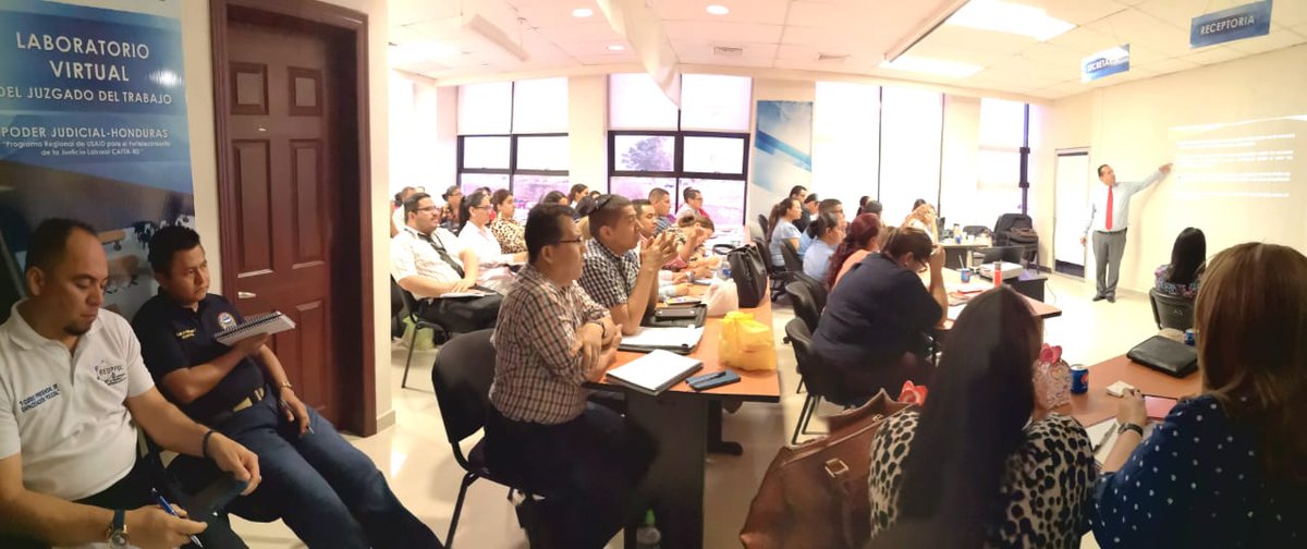 EscuelaHonduras's tweet photo. Continuación del #DiplomadoEnDerechoProbatorioEnMateriaPenal #SeccionA #ModuloV: La prueba en la etapa preparatoria e intermedia del proceso penal, dirigido a Funcionarios del @PJdeHonduras, impartido por la Abog. Yesenia Julissa Aguilar y él Dr. Gilmar Giovanny Santander https://t.co/FZ0sdvJrgk
