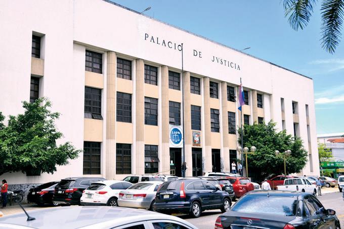ListinDiario's tweet photo. Dictan arresto domiciliario contra propietario #OmegaTech acusado de fraude al fisco https://t.co/8DaP5TGgGG #ListínDiario https://t.co/dVvT1LnHYm