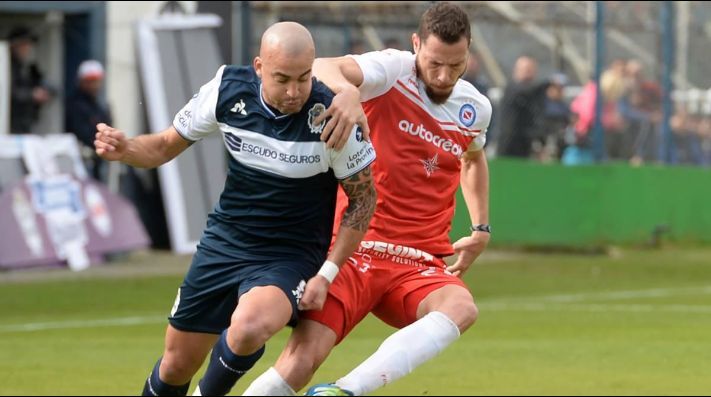 Desde las 18hs Viví la revancha de los 4tos de final de la #CopaSuperliga Por AM 1270, FM 97.1  y provinciaradio.com.ar Gimnasia  vs Argentinos  Relata@LucianoMarcelli Comenta <a href="/etcheparefran/">Francisco Etchepare</a> Vestuarios <a href="/GerTestaCalaf/">Germán Testa Calafat</a> <a href="/NachoTara/">Nacho Tara</a> Estudios <a href="/leamaza/">Lea Maza</a> Producción <a href="/TavoTenaglia/">Gustavo  Tenaglia</a>