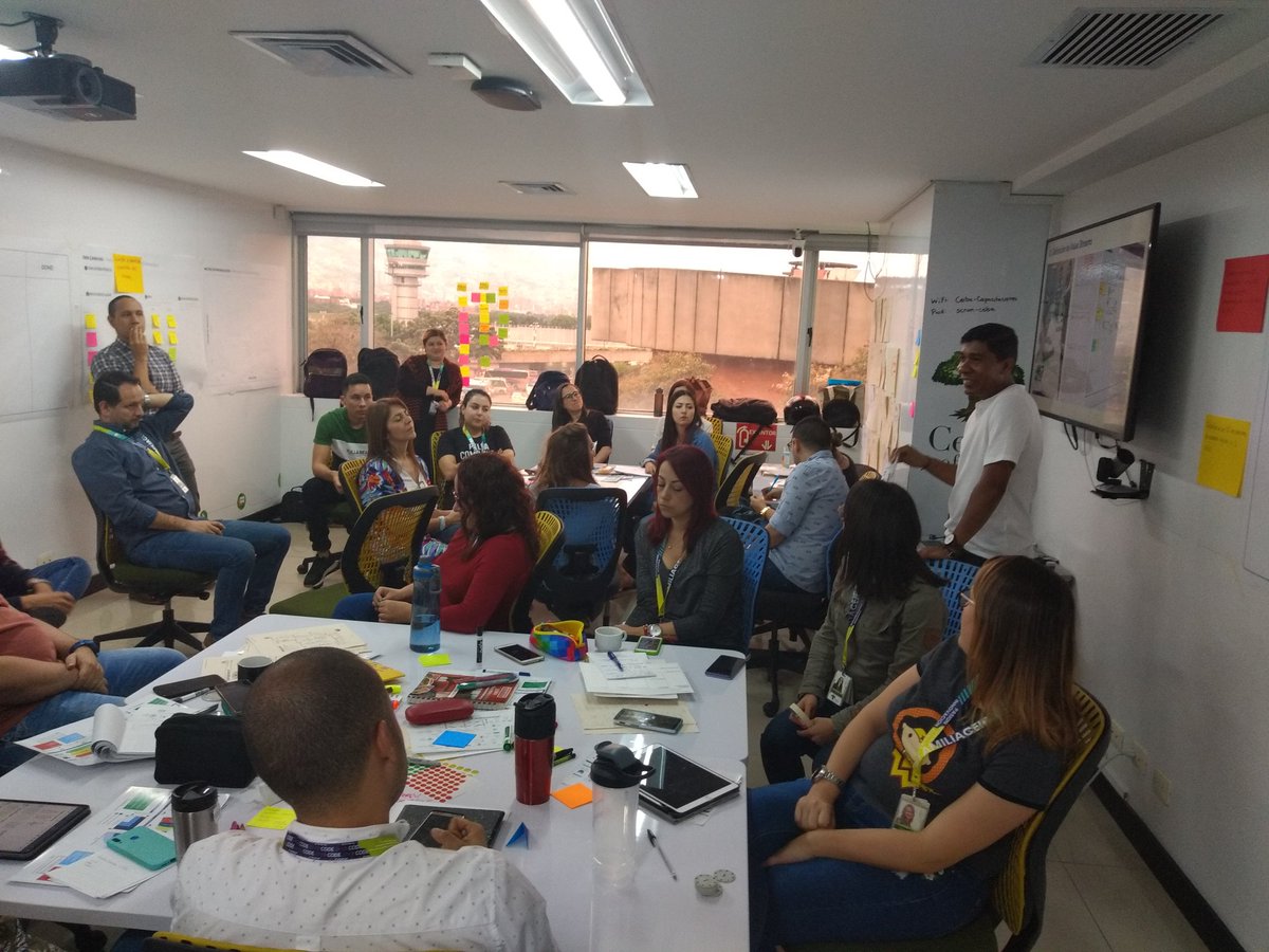 varestrepof's tweet photo. En taller de formación safe con @JohnnyOrdonez portafolio de innovación #FamiliaCeiba #CeibaAgil https://t.co/v8GrTsQfDx
