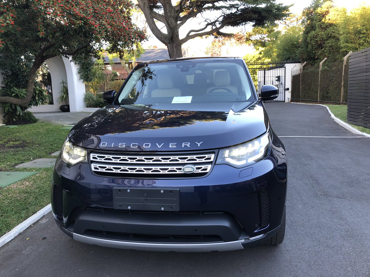 IanDuddyUK's tweet photo. Landrover Discovery = un auto lindo que representa lo mejor del diseño y la ingeniería británica 🇬🇧. Disponible en #MotorHaus de Montevideo.

The new @LandRover Discovery is a real beauty but inside and out. Representing the best in UK design &amp; engineering. 👇 https://t.co/aKGwGYO0id