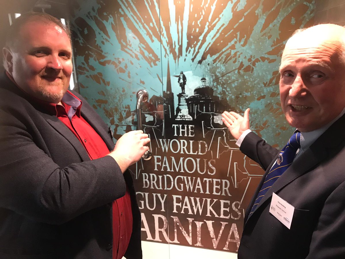 BCarnival's tweet photo. Thank you to Damian Kaye from @Bridgwater_M for showing us one of the Bridgwater Carnival bathroom screen designs!
We were there at the hotel tonight for the @chambersomerset & @BridgwaterCoC networking event - great to see everyone! π
#BridgwaterCarnival19
#simplynetworking https://t.co/s5Hdr9otxK