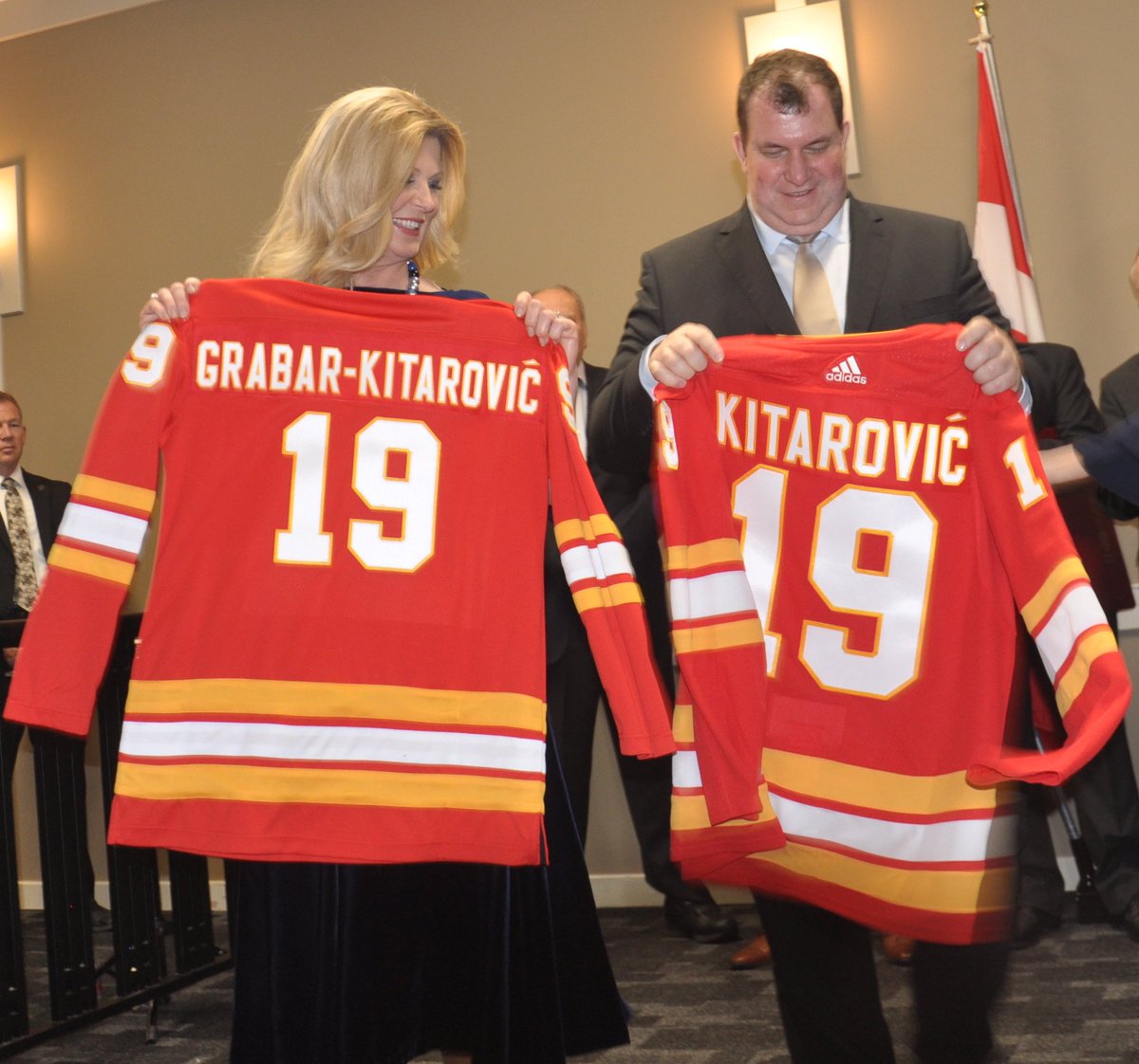 The Croatian President <a href="/KolindaGK/">Kolinda Grabar-Kitarović</a> and her husband were given a <a href="/NHLFlames/">Calgary Flames</a> jersey on their visit to <a href="/cityofcalgary/">City of Calgary</a>. The C of Red continues to grow around the world!