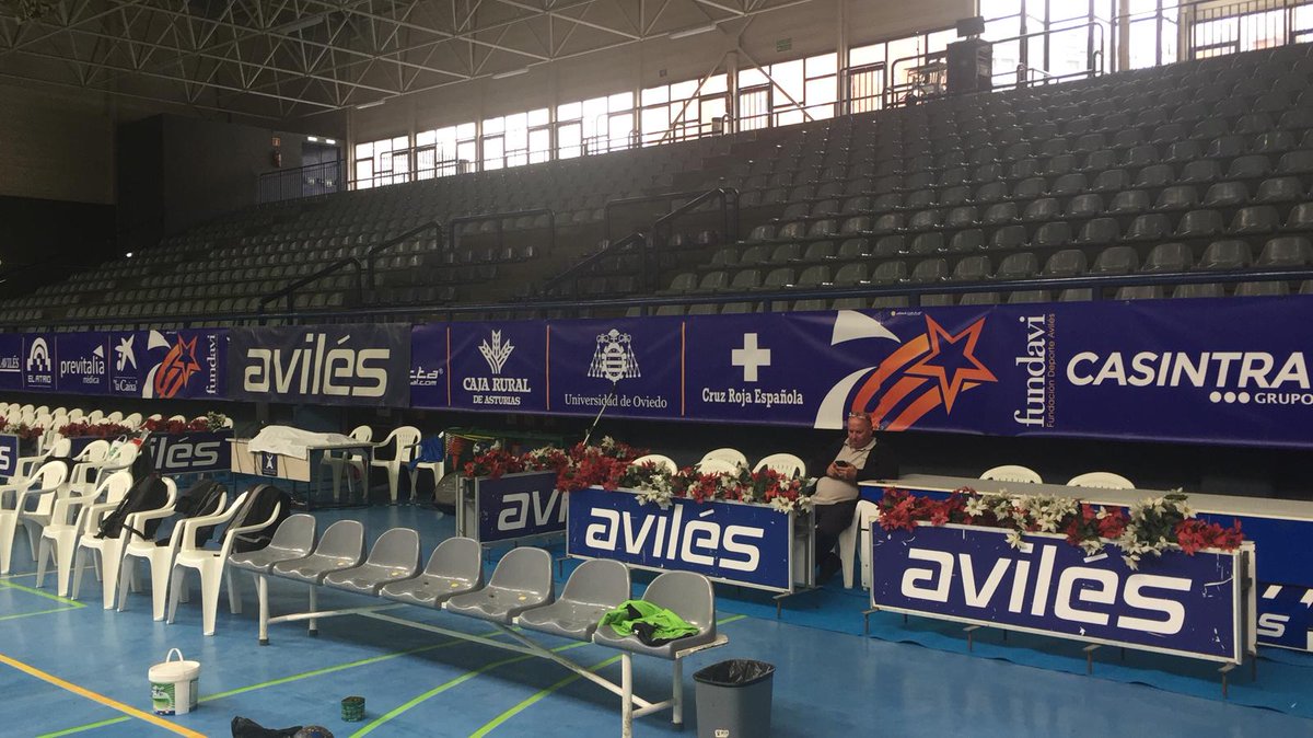 cbmmaristasalge's tweet photo. Nuestro equipo ha entrenado esta tarde con la cabecita ya en el primer partido. Hoy a descansar bien que mañana tenemos la primera batalla contra @balonmanxiria #somGroguets #objectiuPlata https://t.co/mMRXj573b5