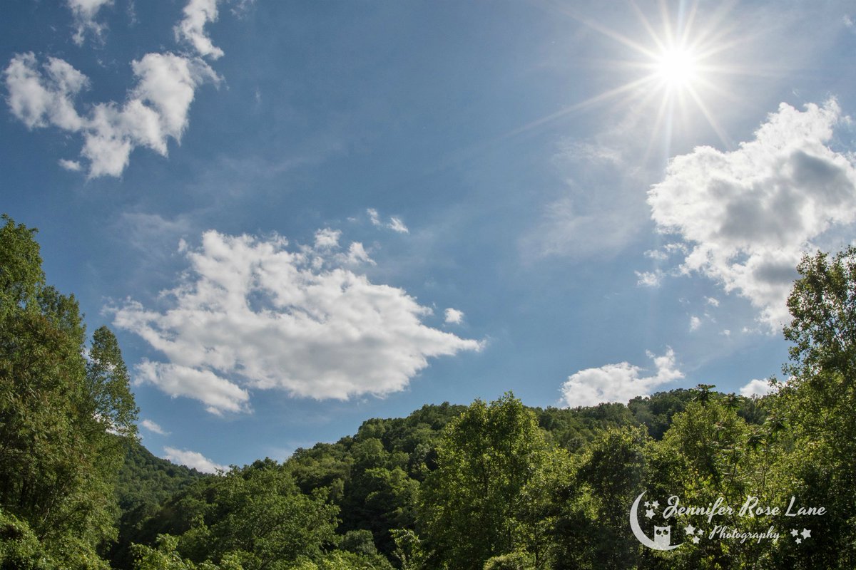 What a beautiful day we have out there 😍☀️💙 #LovelyWeather #BlueSky #sunshine #PicturePerfectDay #weather #photography #WeatherPics #WVweather #WV