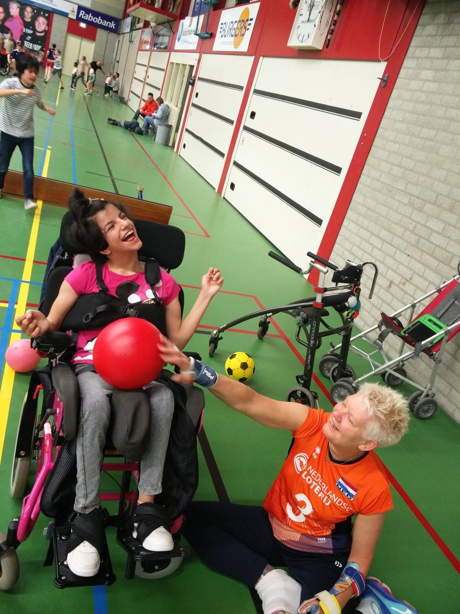 djokevanmarum's tweet photo. Vandaag hebben ruim 100 kinderen kennis gemaakt met o.a. zitvolleybal. Kinderen met en zonder beperking hebben samen gesport. Dat is de kracht van sport! https://t.co/6Zz1mkr7uT