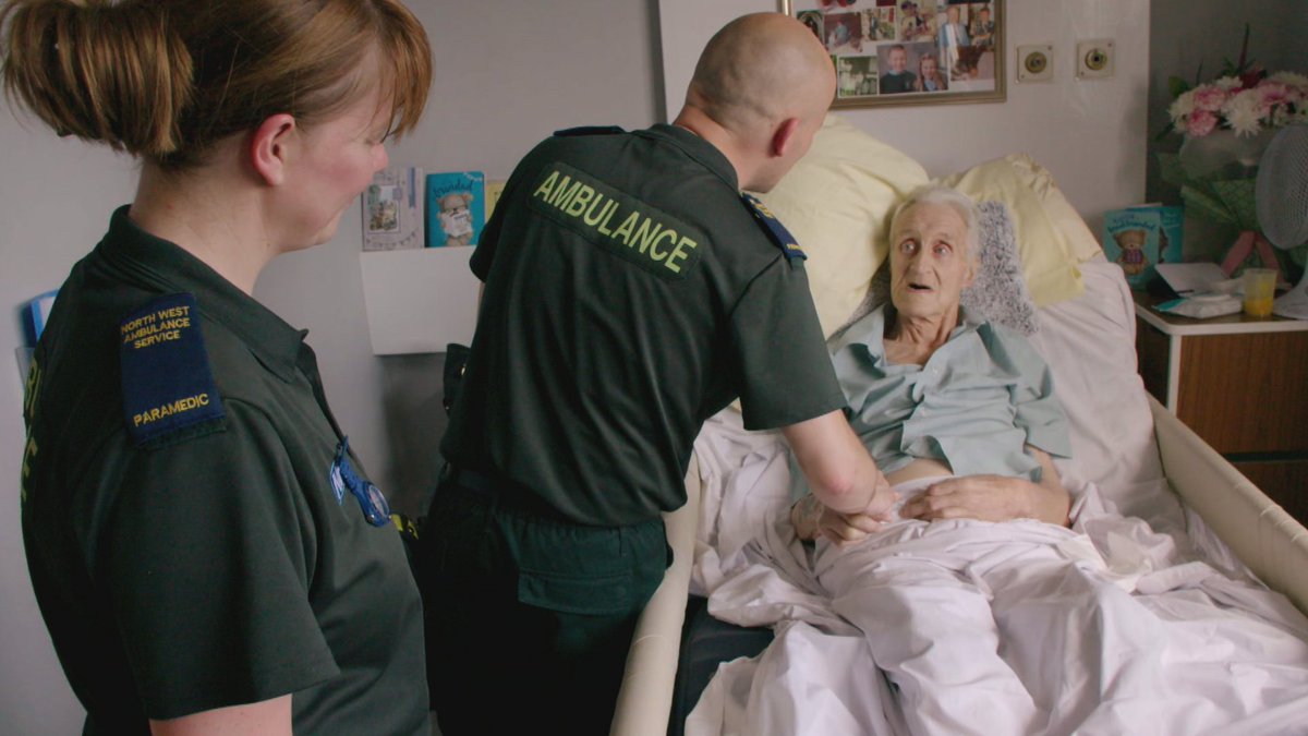 #Ambulance shows how personalisation in #EoLC enables choice and control for a person who is approaching the end of their life – a key commitment for us as set out in the #NHSLongTermPlan and Universal #PersonalisedCare ow.ly/399F30oKoXD #DyingMatters #DyingMattersWeek