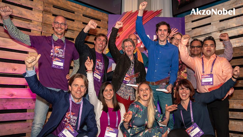 AkzoNobel's tweet photo. The @letspaintfuture story has only just begun. Learn more about the startups that will be continuing their collaborative journey to paint the future with AkzoNobel and challenge partner @KPMG: https://t.co/JENduUOQNb #PTF19 #PaintTheFuture #Innovation #Startups https://t.co/2HXF2w2R1J