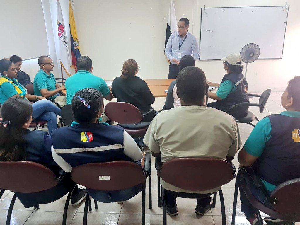 #Esmeraldas | Hardy Morales, director distrito 08D01, realiza análisis técnico y reestructuración de los procesos de atención primaria, con el objetivo de mejorar la calidad de los servicios e indicadores de <a href="/Salud_Ec/">Ministerio de Salud Pública 🇪🇨</a>. #SaludParaTodos
