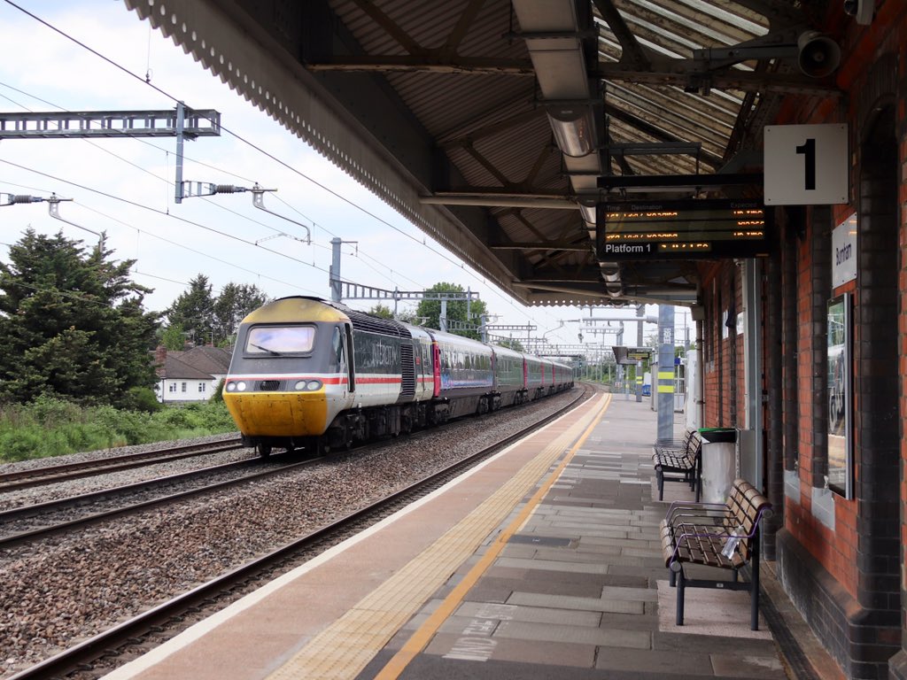 HiPa125's tweet image. Great Western Railway 5C84 1050 St Philips Marsh HST Depot &amp;gt; London Paddington, lead by InterCity-liveried #HST power car 43185 ‘Great Western’,  passes through Burnham.

#GWML
16/05/19