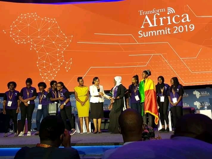 Malistartup223's tweet photo. MALISTARTUP
MALISTARTUP
Plus de 250 projets de 50 pays soumis a miss geeks ! Finalement le Mali se positionne à la 6ème place avec le projet #Agribox porté par Nana Kouyate encadrée par Lenali .
#participation malienne au concours #MsGeek2019 https://t.co/1ejhoYx8eN
