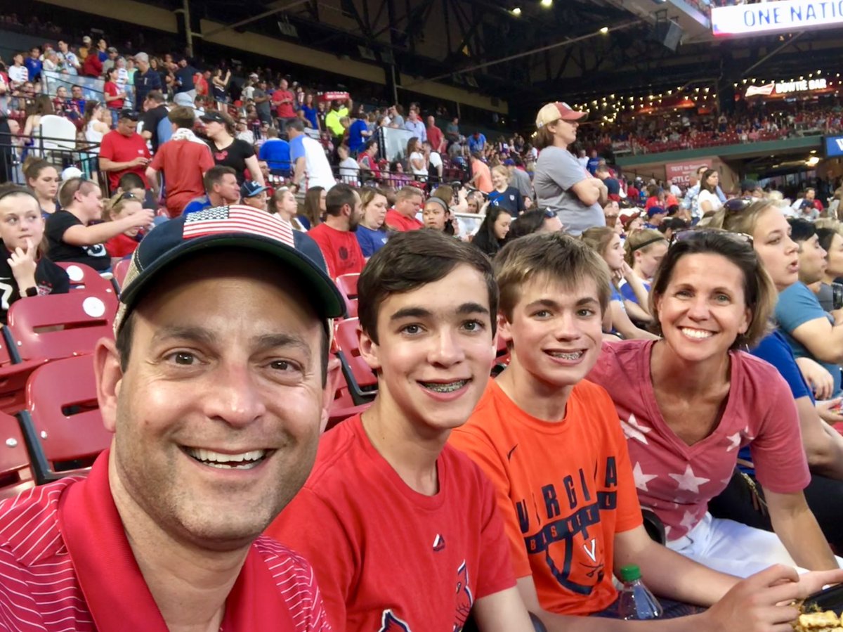 schenckk's tweet photo. #USWNT #girlsrule https://t.co/iIakEsB2Z0