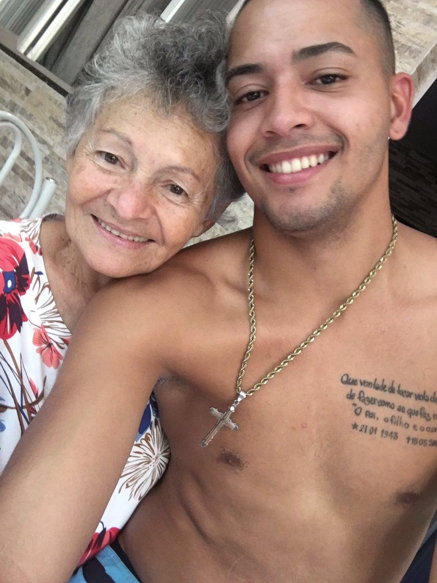 alan_matheus2's tweet image. Então rapaziada, passando aqui pra falar dessa senhora incrível aí ao meu lado na foto, infelizmente ela se suicidou dia 13 de maio (um dia após o dia das mães), essa é minha avó, ela passava por sérios problemas depressivos e nós da família dela não percebemos +