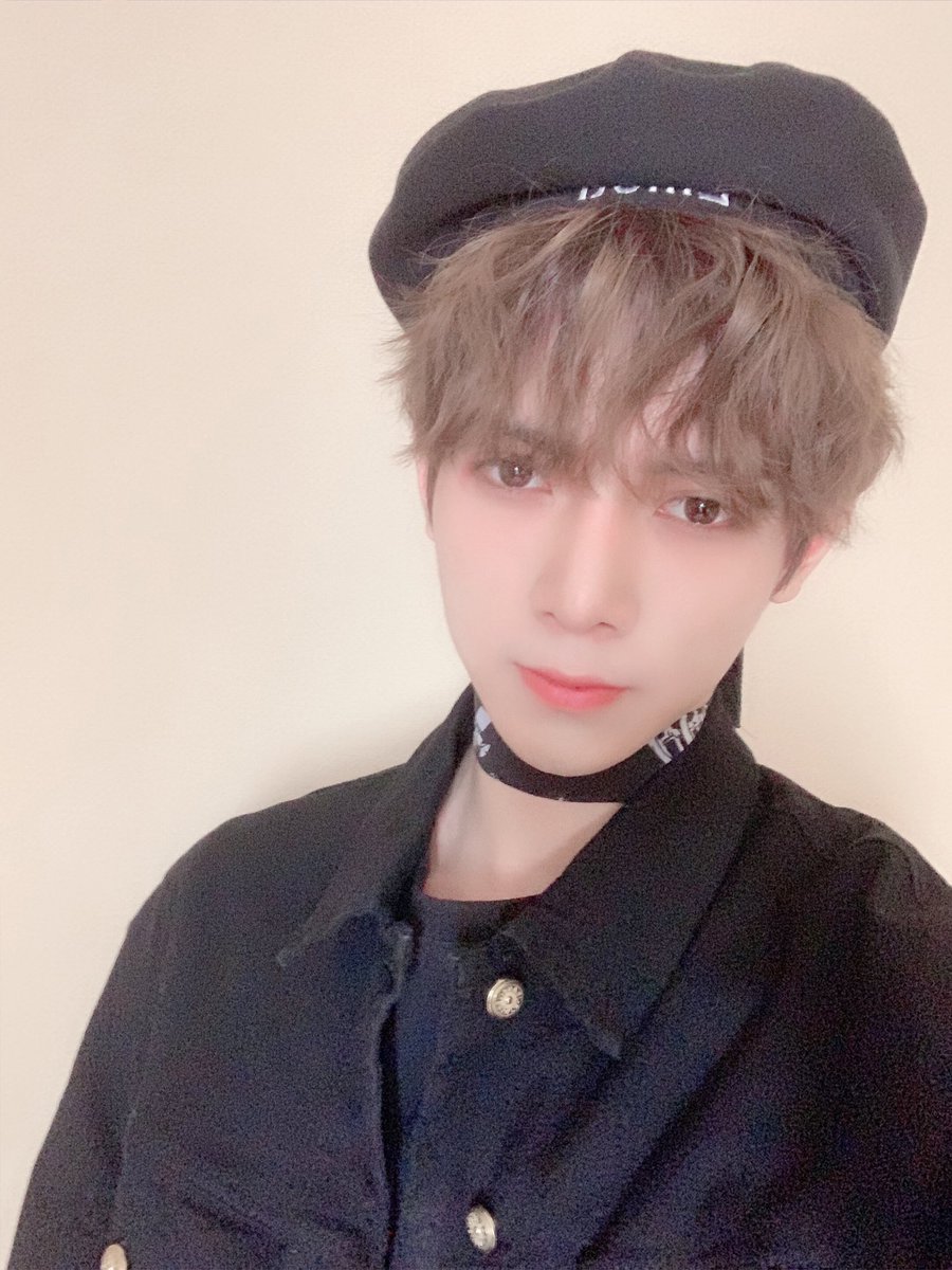 ATEEZofficial's tweet photo. [#여상] 출국한 날 찍은 사진과 예전 투어 때 찍은 사진!😆
에이티니 덕분에 일본에 와서 맛있는 것도 많이 먹고 즐거운 추억도 쌓아가고 있어요 항상 고마워요☺️
#ATEEZ #에이티즈 https://t.co/NqBKWLZW94