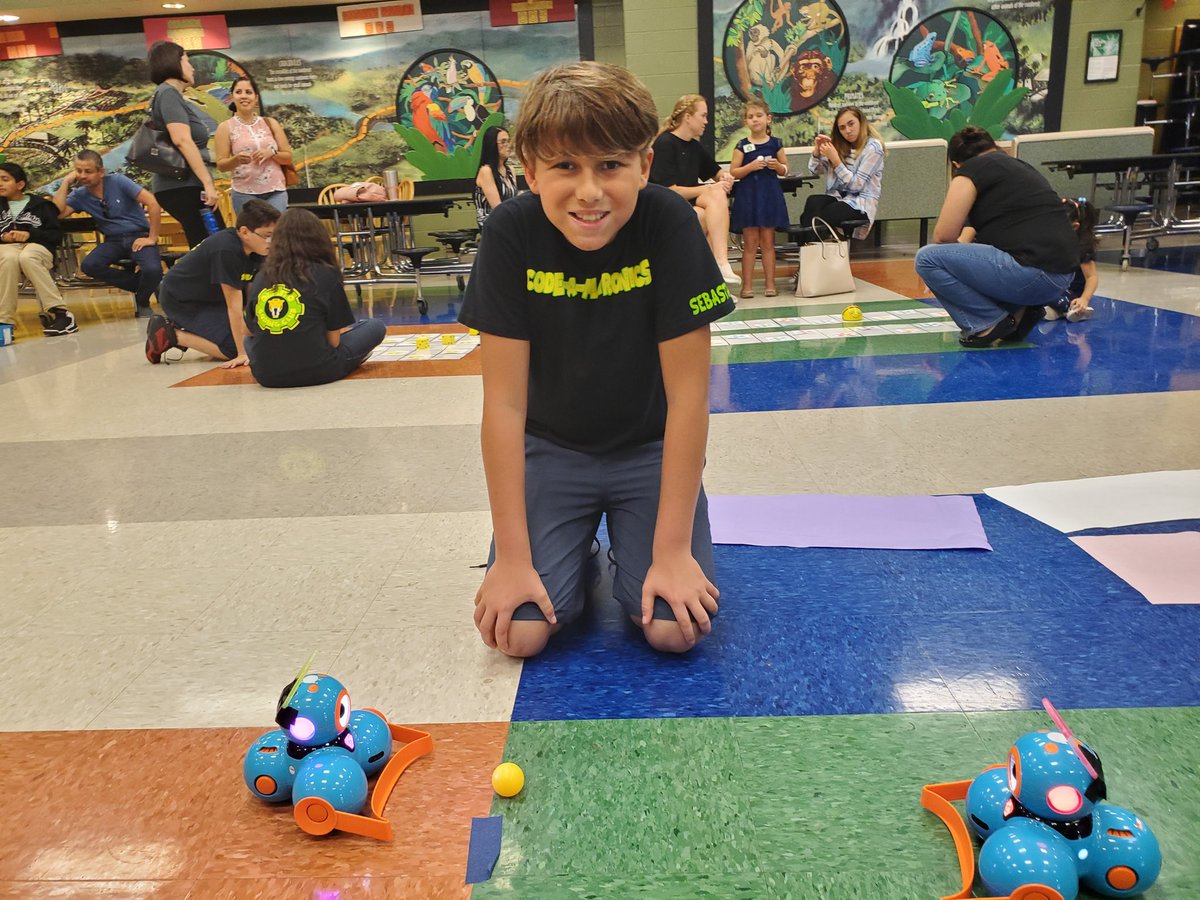 Ocelotscode's tweet photo. Code-A-Matronics got game!!! 🙌🙌🤖🎮⚙ #coding108 #WeGotGame #Gamers #LosFresnosCodes #Codeamatronics https://t.co/3e1BUw51q7